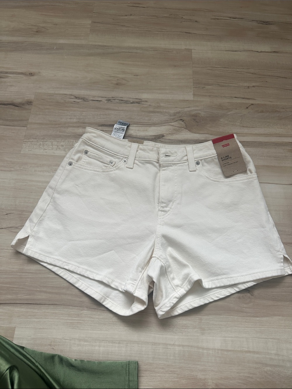 New Levi's Cream Denim A Line Shorts